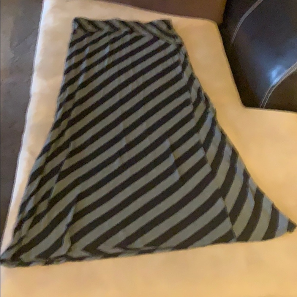 2b Bebe long skirt